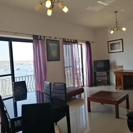 Unique 2 Double Bed Seafront - Bay Mellieħa